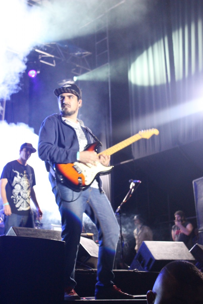 Una guitarrista de Los Tetas