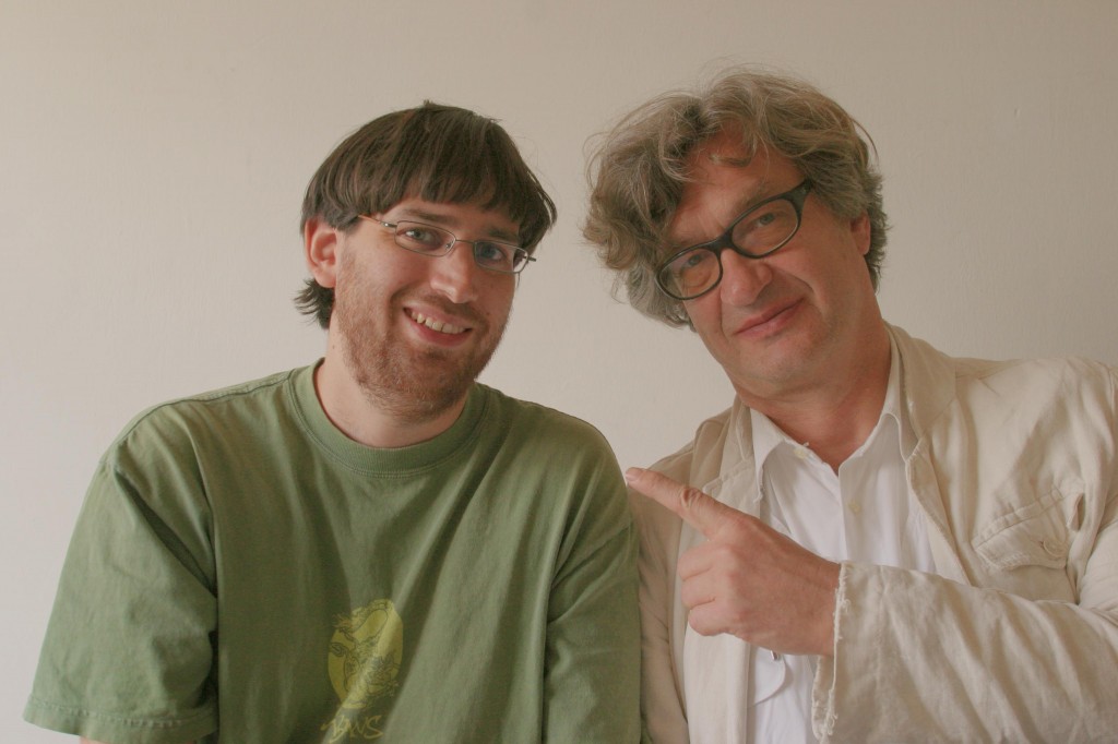 realizador peruano Alex Carbajal juntos a su maestro Win Wenders en Alemania. Foto: cortesía del artista