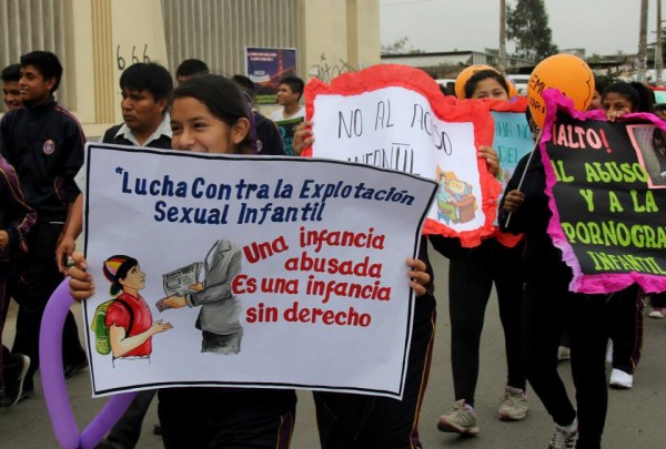 “TEATROVIVO” CONMEMORA EL MES INTERNACIONAL DE LA LUCHA CONTRA LA EXPLOTACIÓN SEXUAL CON GRAN PASACALLE INTERDISTRITAL