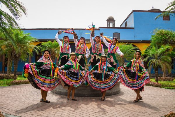 Conversatorio y acto cultural por el Día del Idioma Quechua